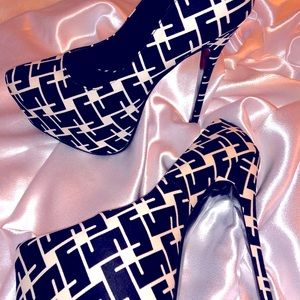 Black & White Stilettos. 6 1/2’ Slip On.